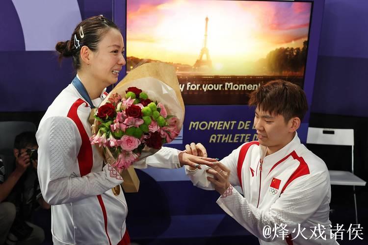 黄雅琼刘雨辰婚后亮相羽超赛场 黄雅琼刘雨辰婚后亮相羽超赛场