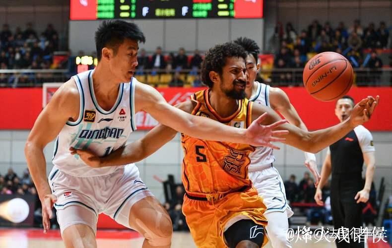 《半岛都市报》：青岛男篮的困难还是在于对对手外援的限制