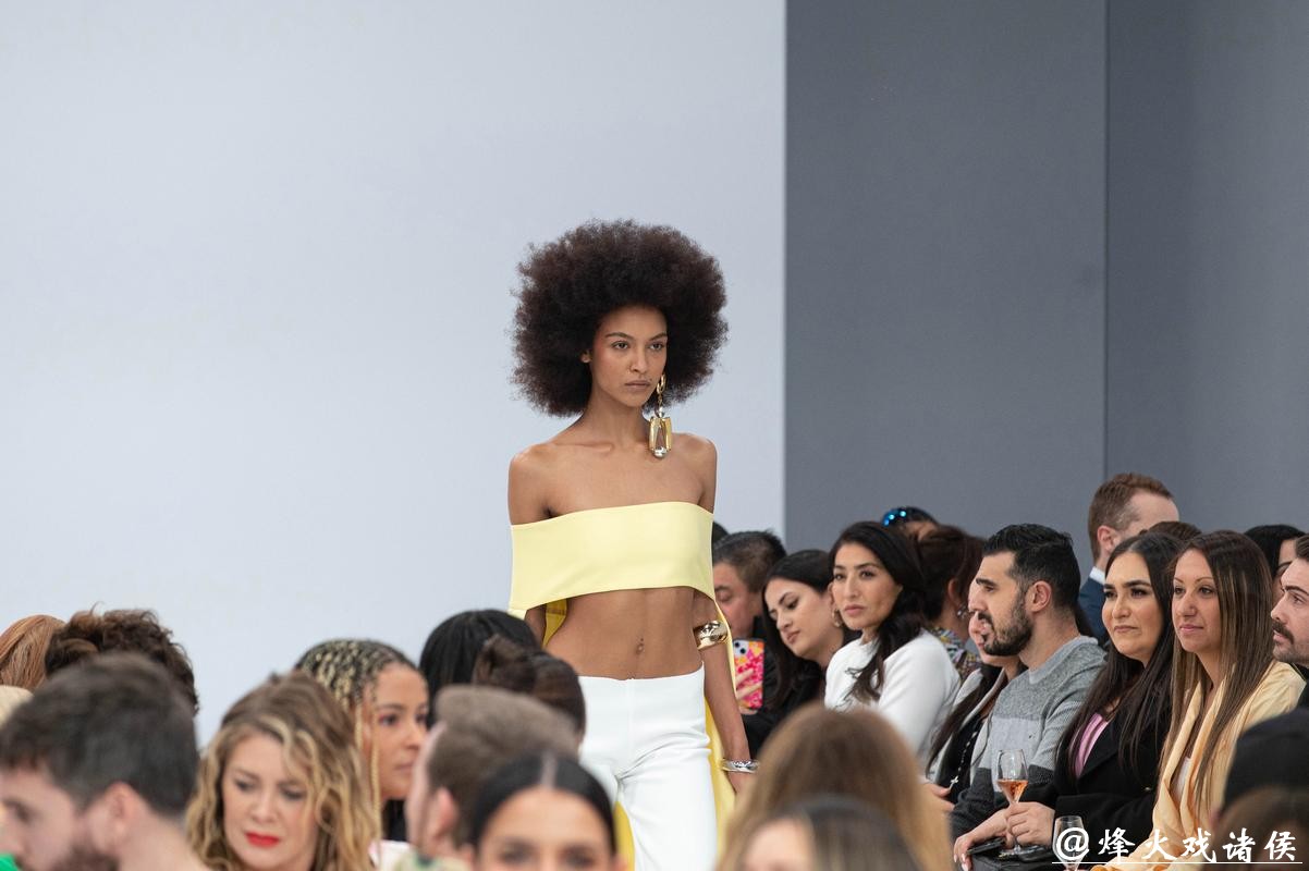 当澳网赛场变成时尚秀场…… 当澳网赛场变成时尚秀场……